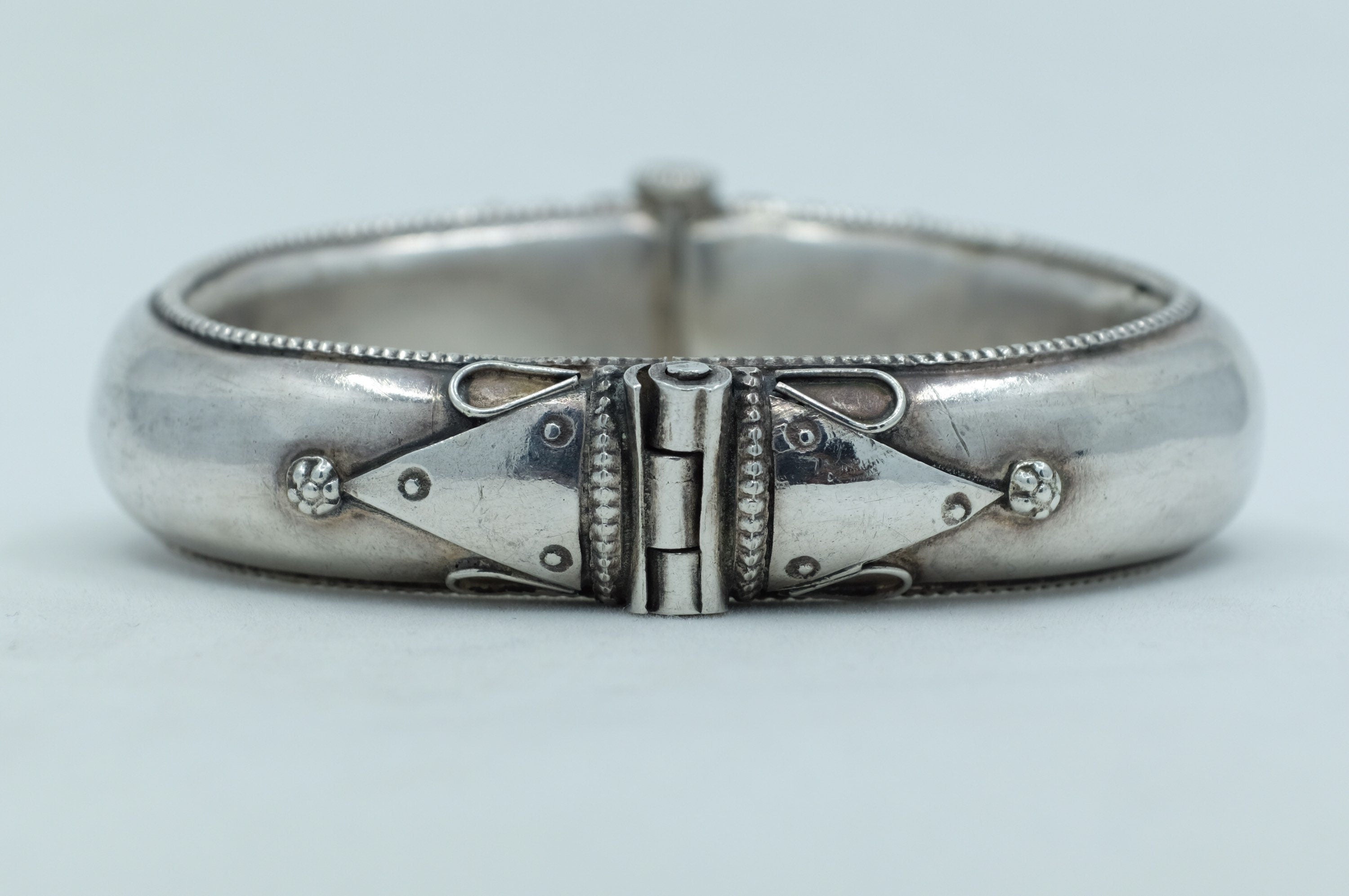 Silver Moroccan Hinged Bracelet