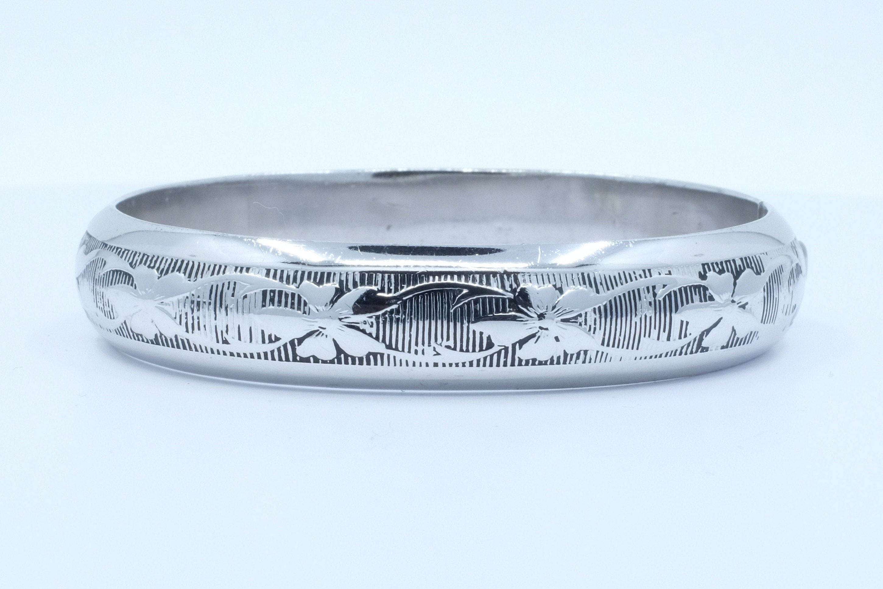 Sterling Silver Etched Flower Hinged Bangle Bracelet