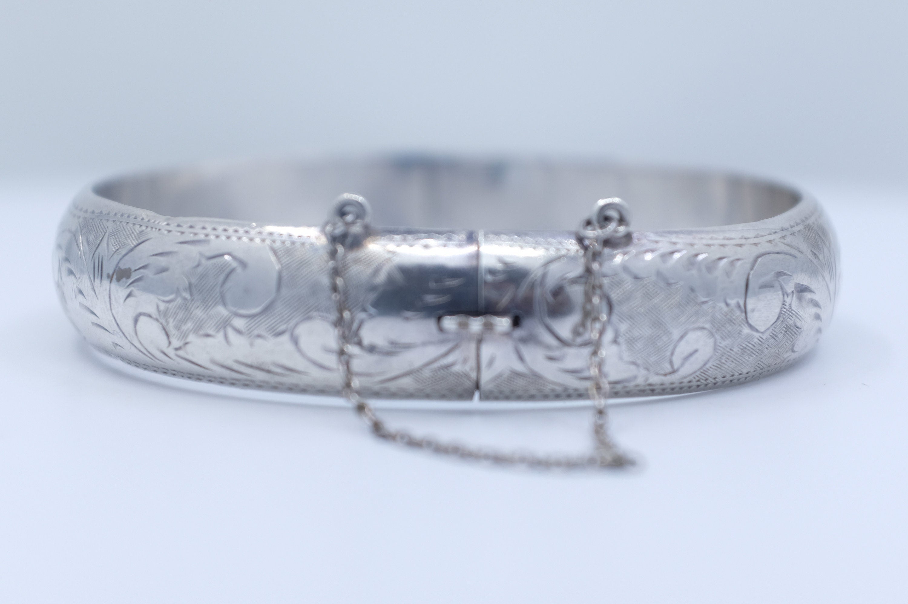 Sterling Silver Etched Thai Hinged Bangle Bracelet