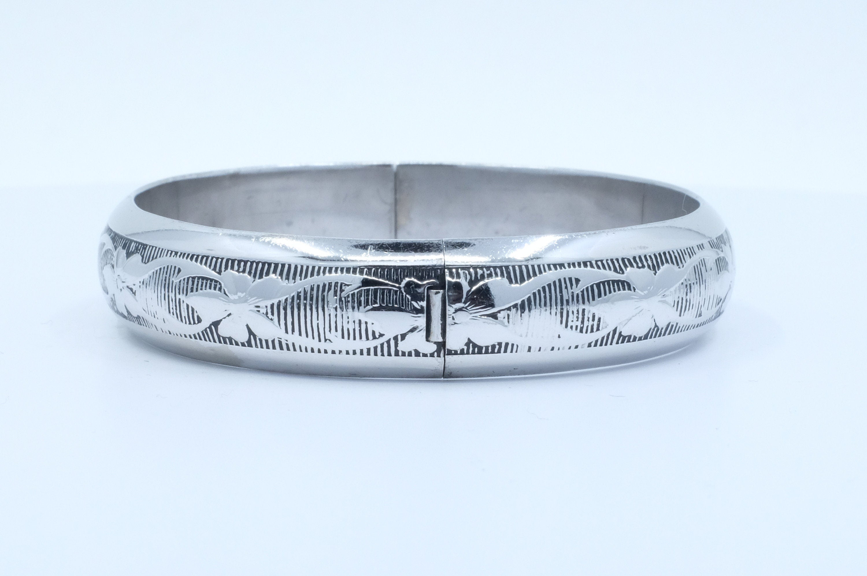 Sterling Silver Etched Flower Hinged Bangle Bracelet