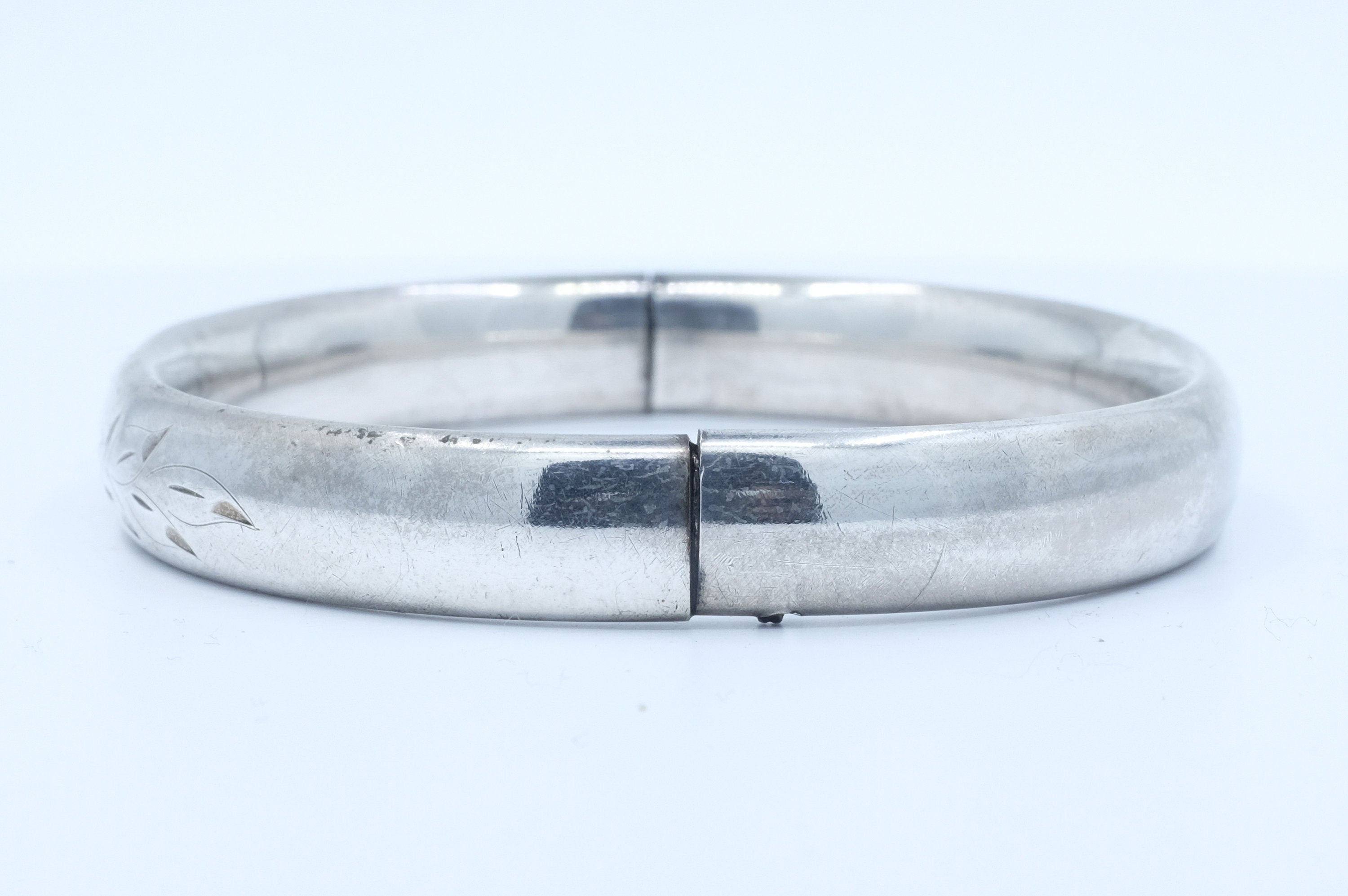 Sterling Silver Etched Floral Thai Hinged Bangle Bracelet