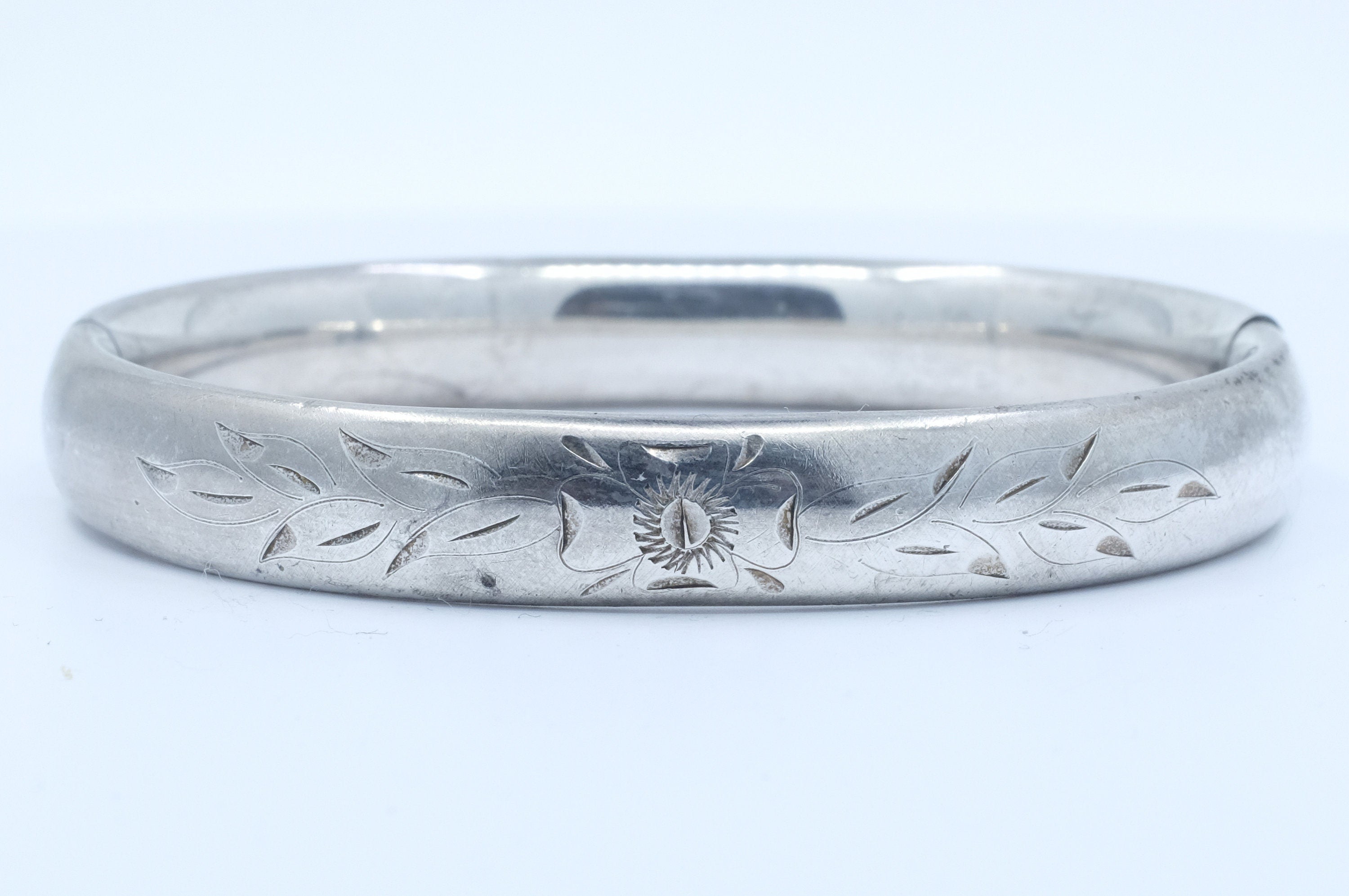 Sterling Silver Etched Floral Thai Hinged Bangle Bracelet