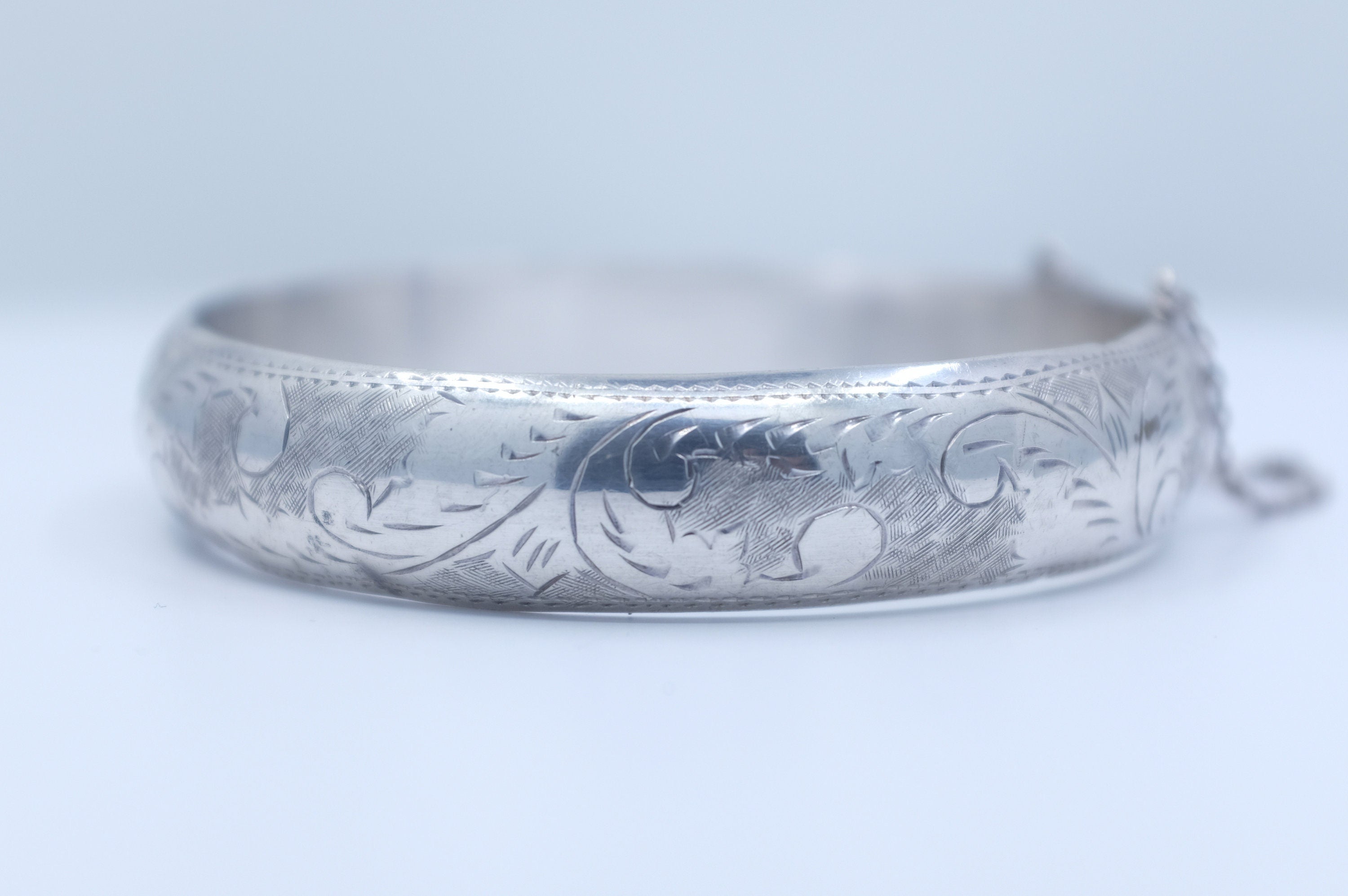 Sterling Silver Etched Thai Hinged Bangle Bracelet